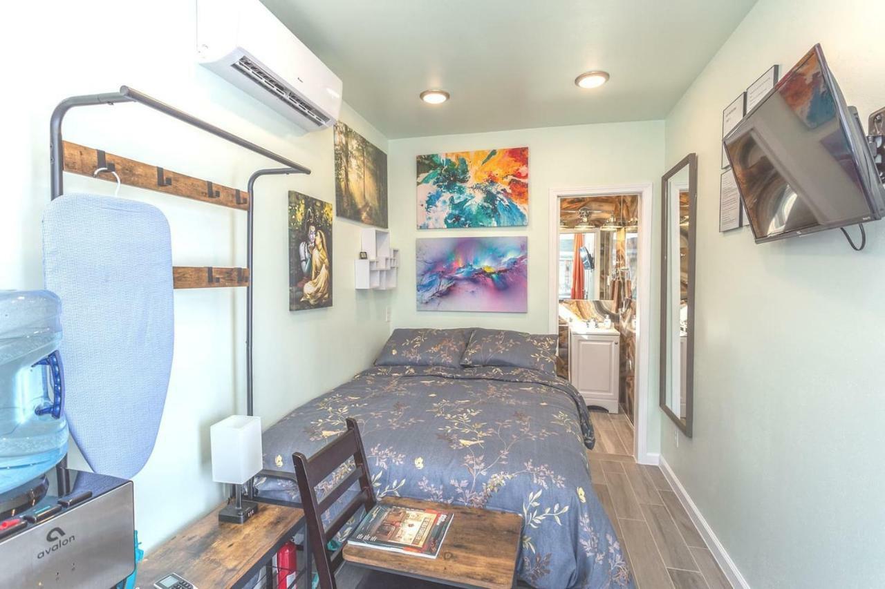 Ferienwohnung East Downtown Micro-Luxe Container Living Pod #9 Houston Exterior foto